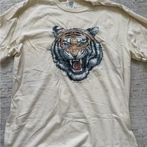 Comfort Colors Cream Tiger Graphic Tee (Size Large) thumbnail 4