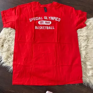 NWOT Red Gildan 100% Cotton Special Olympics Basketball Graphic Tee T-Shirt L thumbnail 1