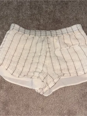 Zara Cream Striped Women's Shorts Size: XS thumbnail 3