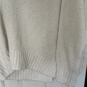 Free People Cream V-Neck Sweater ***small hole in armpit area in last pic**** thumbnail 5