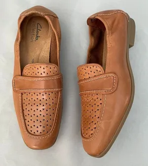 Clarks Collection Lyrical Way Shoe Size 7 Brown Leather Loafers Flats Perforated thumbnail 1