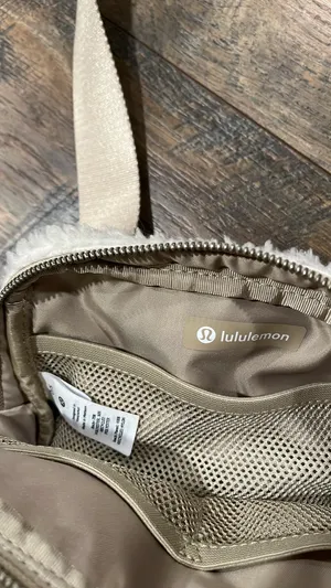 Lululemon Belt Bag thumbnail 3