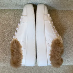Steve Madden Brenner Faux‎ Fur Trim Leather Outsole Sneakers White Size 6 thumbnail 5