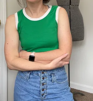 70s vintage Kelly green knit tank top with scalloped trim thumbnail 2