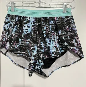 Lululemon Size 4 Blue, Black Floral Run Speed Shorts thumbnail 1
