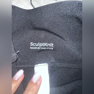 Fabletics SculptKnit Black Set Top and Leggings size XS Preowned thumbnail 2