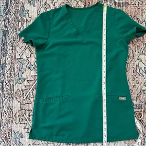 Figs Casma Three-Pocket Scrub Top in Limited Edition Kelly Green XXS Medical thumbnail 6