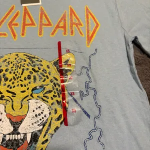 Def Leppard High n Dry Graphic Band T Shirt Blue XS NWT thumbnail 4
