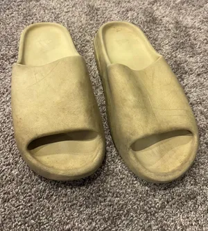 Yeezy Slides thumbnail 1