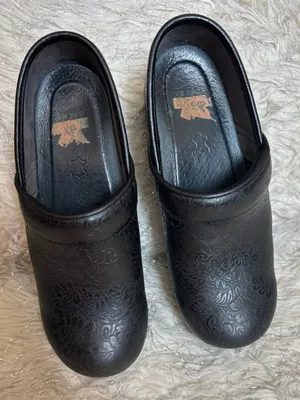 Dansko Black Floral-Embossed Women’s Leather Professional‎ Clogs Size 36 thumbnail 10