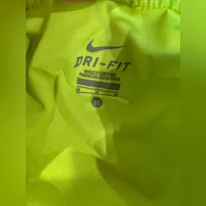 Nike Women's Neon Yellow Athletic Shorts‎ Size Small thumbnail 5