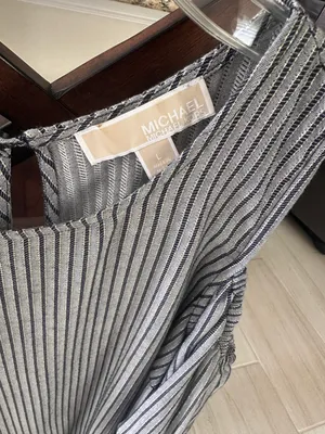 Michael Kors cold shoulder Blouse thumbnail 2