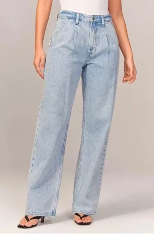 Abercrombie & Fitch Pleated Loose High Rise Jeans thumbnail 1