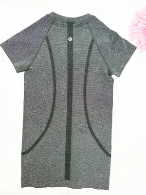 Lululemon Swiftly 2.0 Short Sleeve Top Hip Length Sparkle Silver Metallic Lurex thumbnail 6