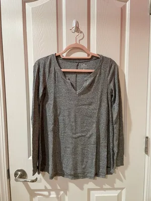 Hollister Must Have Collection Long Sleeve Tee thumbnail 2