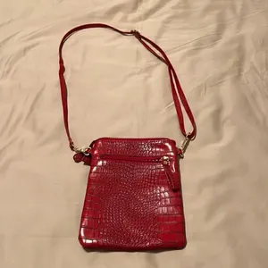 Unbranded perfect little crossbody bag w/lots of packets & cute croc design EUC thumbnail 2