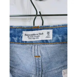 Abercrombie & Fitch Ankle Straight Ultra High Rise Jeans Size 26 Blue Minimalist thumbnail 4