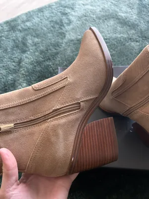 Vince Camuto Heeled Booties thumbnail 4