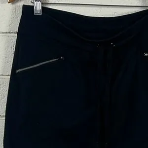 The Athleta Metro Black Skort size S thumbnail 6