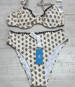 BOGO Cupshe GEO Shell Stitch Bikini Top & High-Waisted Bottoms Set thumbnail 1