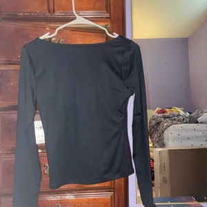 Hollister long sleeve scoop neck ! thumbnail 4