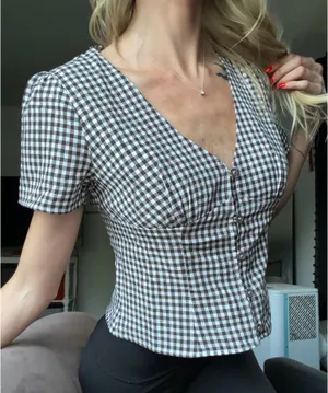 Brown & white checkered top 🤎 Size M thumbnail 1