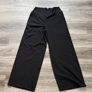 Old Navy Black Wide-Leg Active Pants thumbnail 1