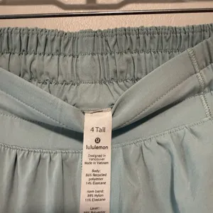 Lululemon Hotty Hot Short II *Long 4" in Hazy Jade Green Size 4‎ Tall thumbnail 4