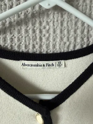 Abercrombie Sweater Vest V-Neck thumbnail 3