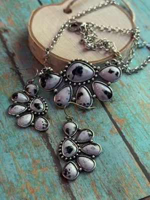 Black and white western style ladies jewelry set thumbnail 4