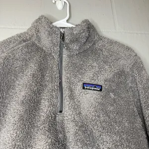Patagonia Women’s Los Gatos 1/4 Zip Fuzzy Fleece Pullover in Grey Size Medium thumbnail 4