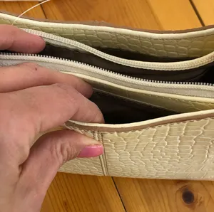 Liz Claiborne White Faux Alligator Skin Shoulder Bag thumbnail 7