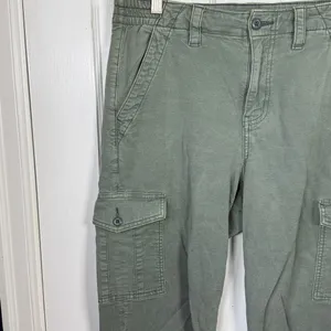 American Eagle Women’s Stretch High-rise Straight Leg Cargo Pant W2121 Sz 10 thumbnail 3