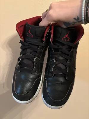 Air Jordan 1 Retro Mid GS 'Black Gym Red' thumbnail 3