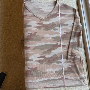American Eagle Long Sleeve Oversized Peach/Nude Camo Waffle V Neck Top size XL thumbnail 8