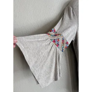 Democracy Womens Small Beige Top‎ Floral Embroidered Bell Sleeve Boho Festival thumbnail 4