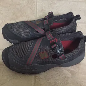Preowned women's New Balance sneaker size 7 thumbnail 4