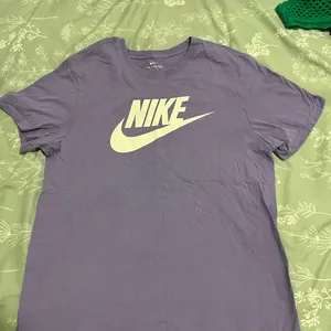Nike Lavender Short Sleeve Logo Tee Sz M thumbnail 4