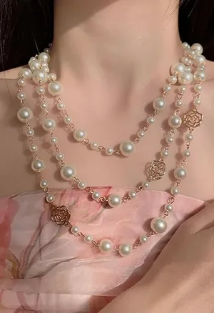 Elegant Gold and Pearl Long Necklace thumbnail 3