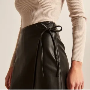Abercrombie & Fitch Black Faux Leather Mini Skort Skirt Size‎ XXS thumbnail 3
