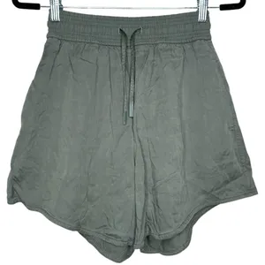 Lululemon Feeling Femme Short Size 4 thumbnail 3