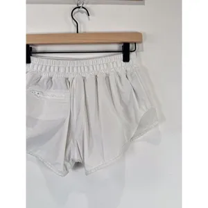 Lululemon Womens Shorts White Hotty Hot Athletic Lined Low Rise Stretch Size 6 thumbnail 9