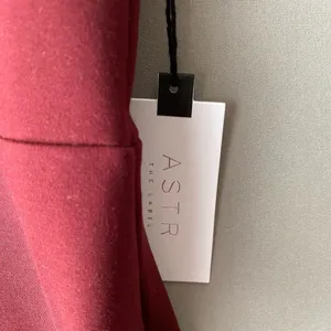 ASTR The Label Ruffle Spaghetti Strap Cocktail Mini Dress M‎ Burgundy thumbnail 4