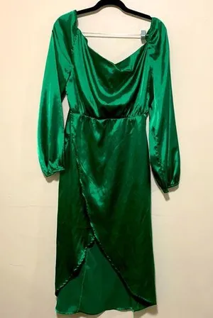Simplee silk like dress NWOT Medium long sleeve below knee. perfect for holidays thumbnail 1