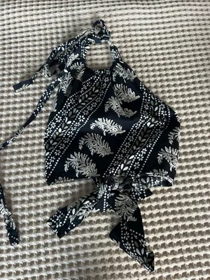 Black and white floral halter neck top #floral #halterneck thumbnail 1