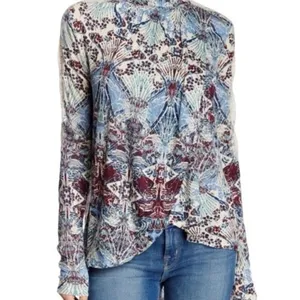 ✨FREE PEOPLE: New World Snow Lace Split Fly Away Top✨ thumbnail 3