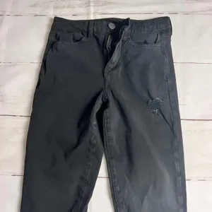 American Eagle Outfitters Women's Distressed Black Skinny Jeans Sz 4 thumbnail 6