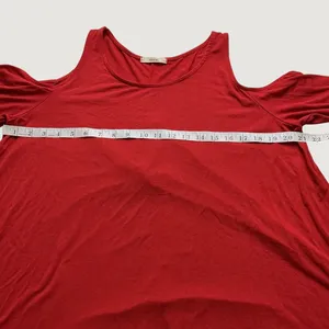 Easel Women Red Cold Shoulder Short Sleeve Back Pleat Top ET7083 Size Medium thumbnail 4