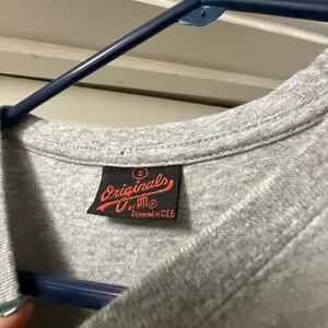 Gray Graphic T-Shirt with Madrid Design. Size Small thumbnail 4