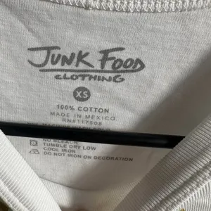 X88. Junk Food white cropped tee Size XS thumbnail 3
